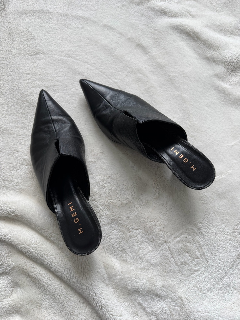 M.Gemi Black Leather Pointed-Toe Mule